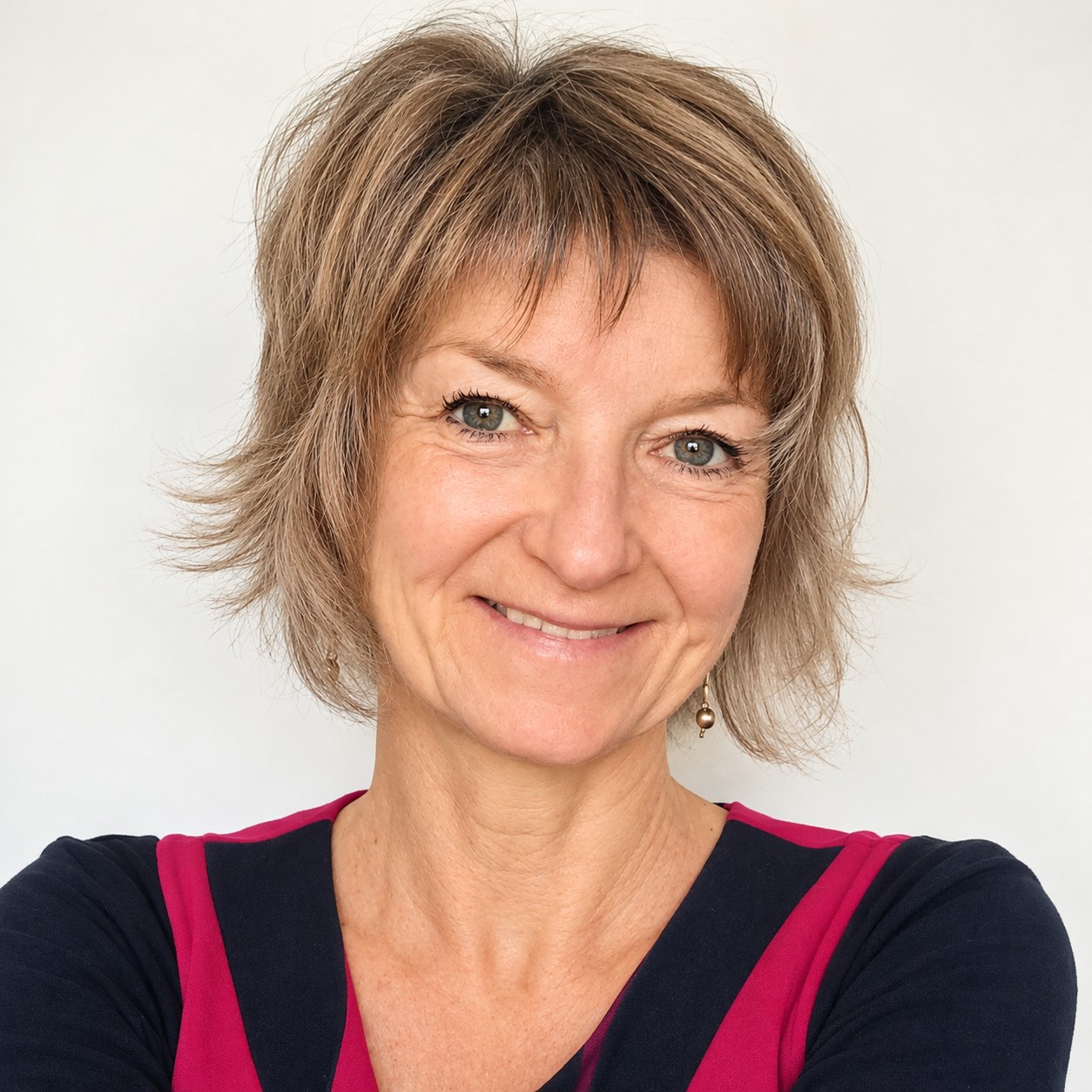Warmes Porträt von lächelnder Katja Rehse, ganzheitliche Mentorin und Medium